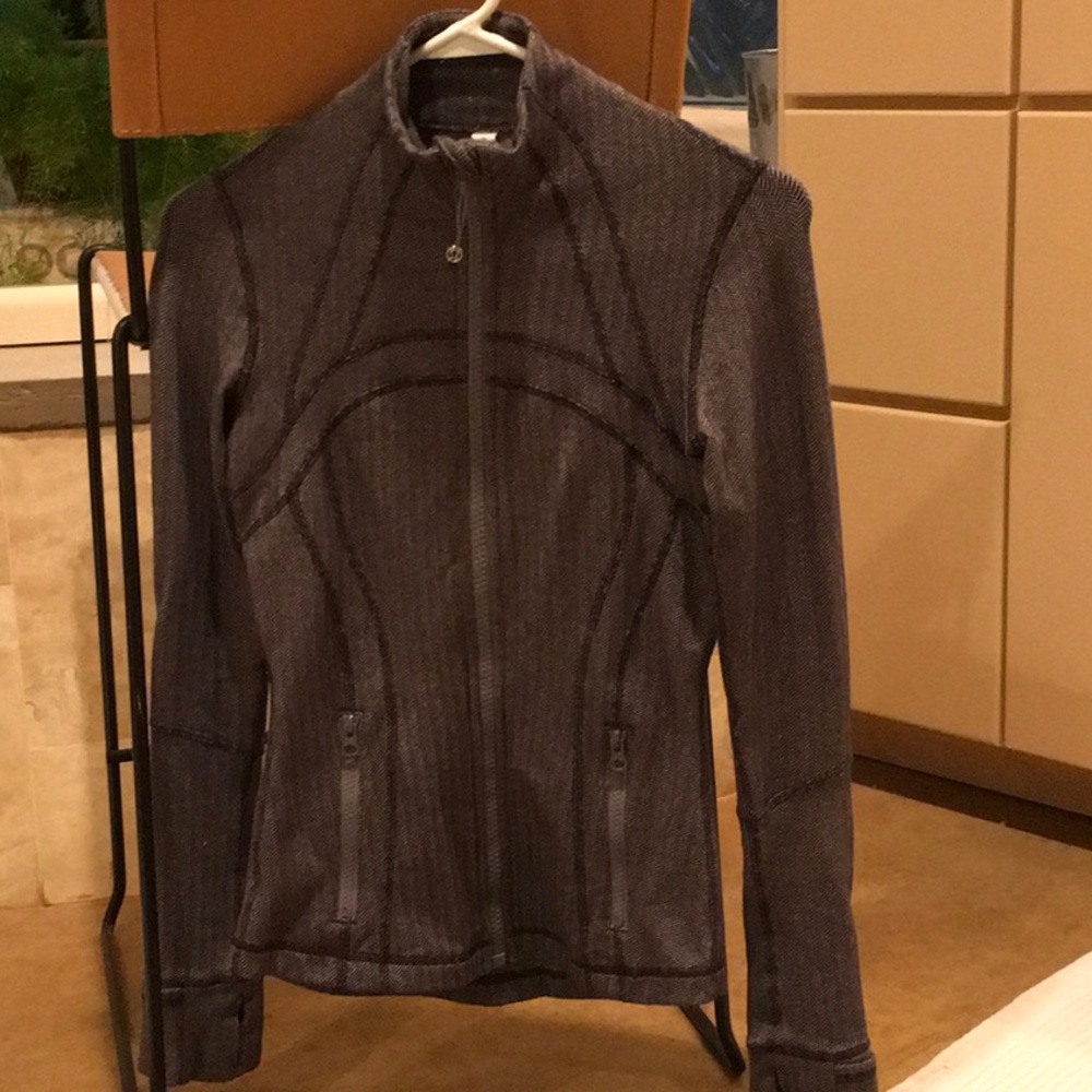Cute lululemon herringbone grey jacket!